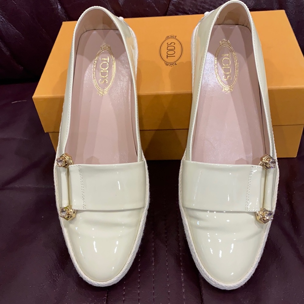 Tod’s Beige pattern leather, slightly used.